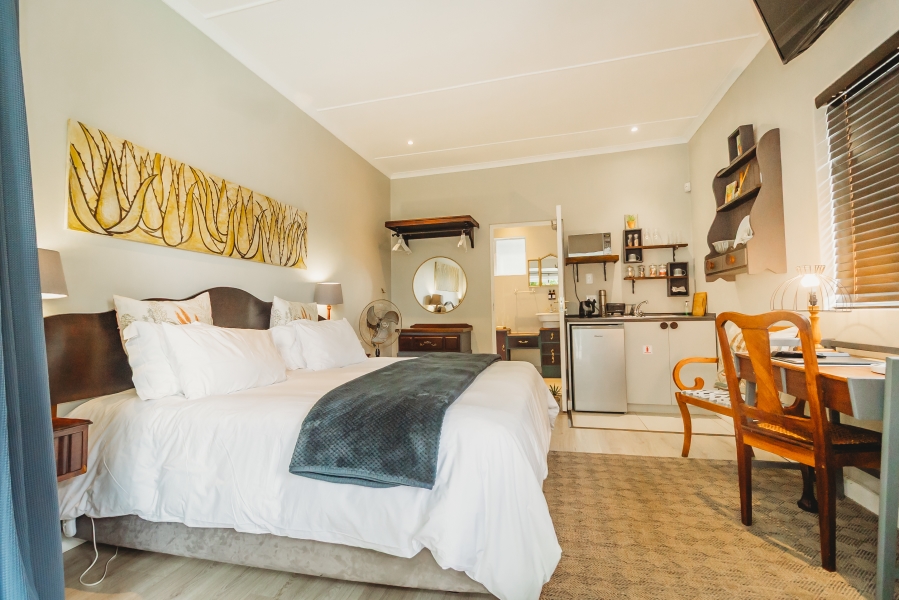 6 Bedroom Property for Sale in Heatherlands Western Cape